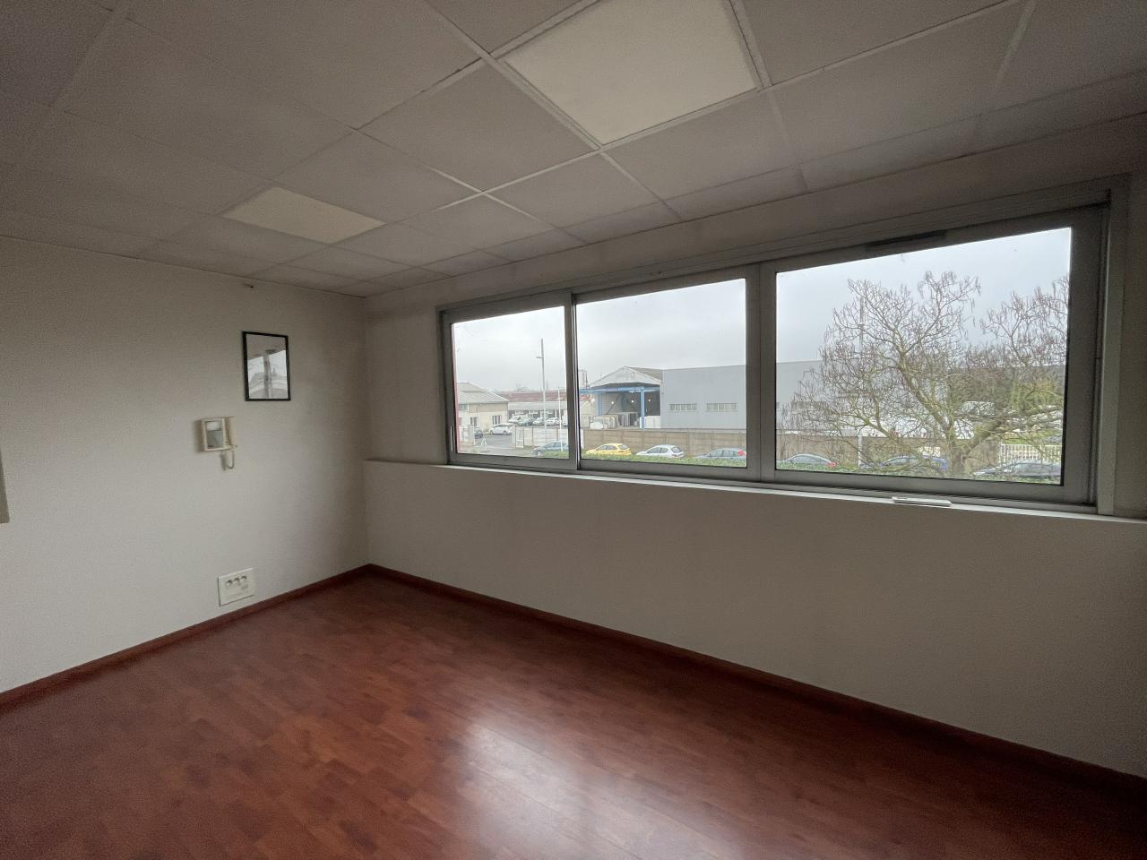 Bureau Saint-Pierre-des-Corps 340m² Location bureau Saint-Pierre-des-Corps Indre-et-Loire OLBUR2420620 7